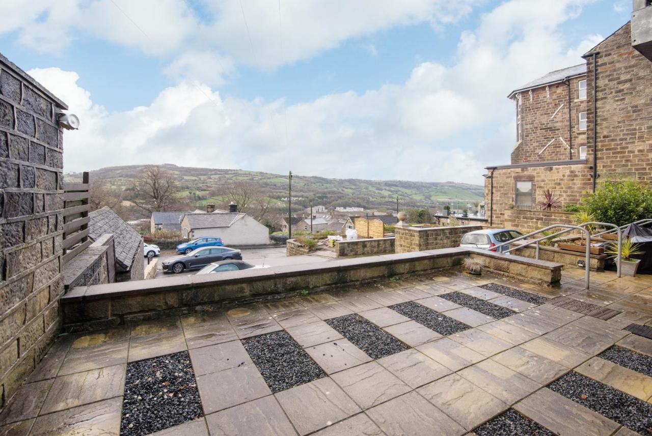 Immaculate 3 Bed House - Stunning Balcony Views Daire Matlock  Dış mekan fotoğraf
