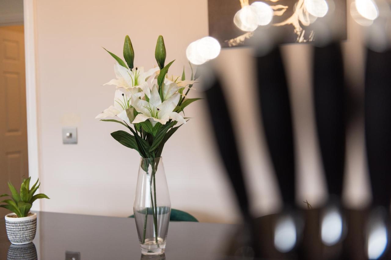Immaculate 3 Bed House - Stunning Balcony Views Daire Matlock  Dış mekan fotoğraf