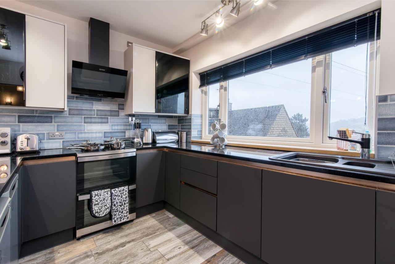 Immaculate 3 Bed House - Stunning Balcony Views Daire Matlock  Dış mekan fotoğraf