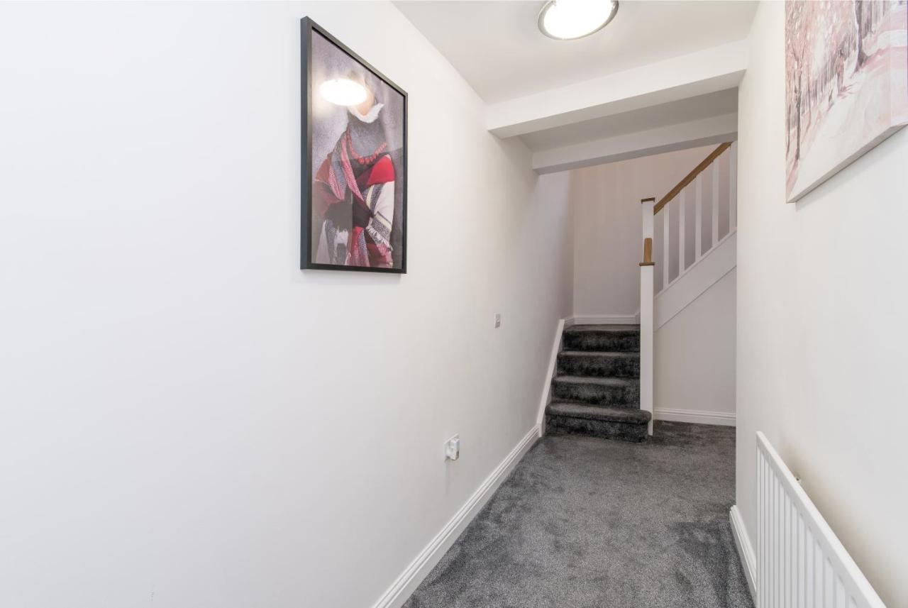 Immaculate 3 Bed House - Stunning Balcony Views Daire Matlock  Dış mekan fotoğraf