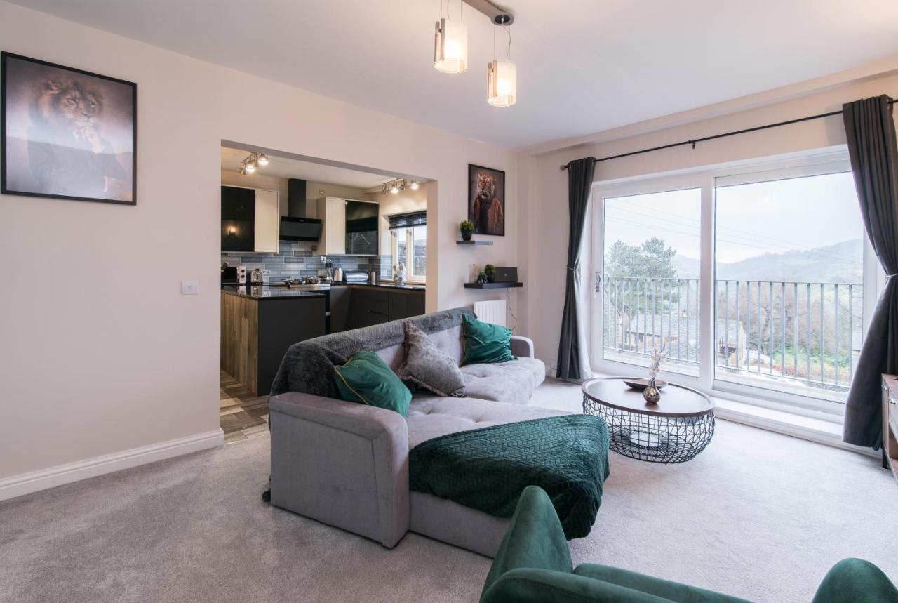 Immaculate 3 Bed House - Stunning Balcony Views Daire Matlock  Dış mekan fotoğraf